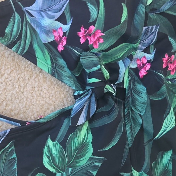 NWT Kona Sol Full Coverage Tropical Print One Piece Swimsuit Size Medium - Picture 10 of 10